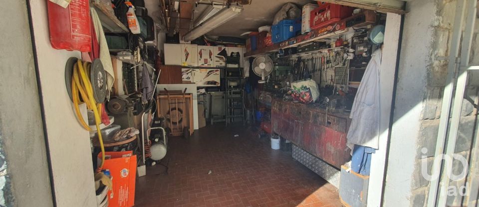 Apartment 7 rooms of 110 m² in Genova (16134)