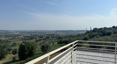 Casale 4 locali di 220 m² in Macerata (62100)