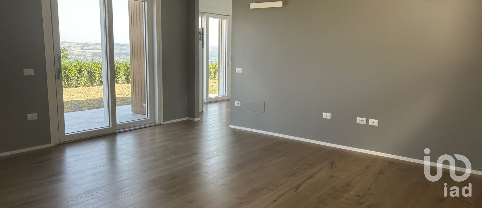 Casale 4 locali di 220 m² in Macerata (62100)