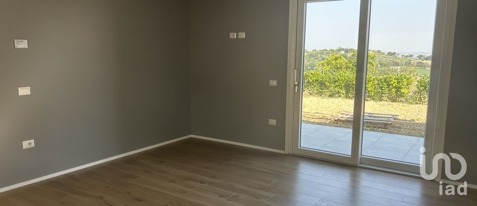 Casale 4 locali di 220 m² in Macerata (62100)