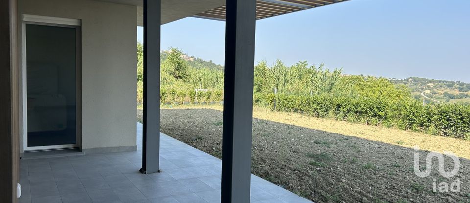 Casale 4 locali di 220 m² in Macerata (62100)