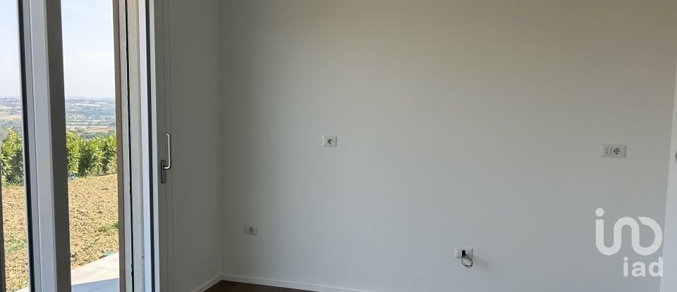 Casale 4 locali di 220 m² in Macerata (62100)