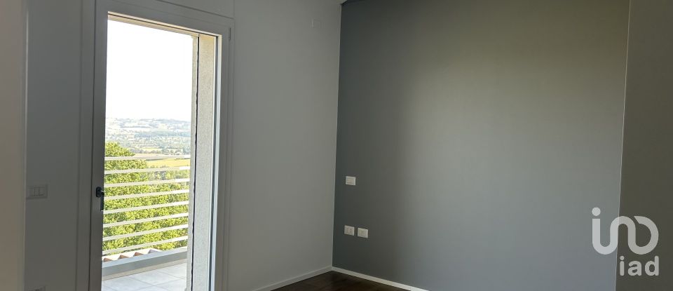 Casale 4 locali di 220 m² in Macerata (62100)