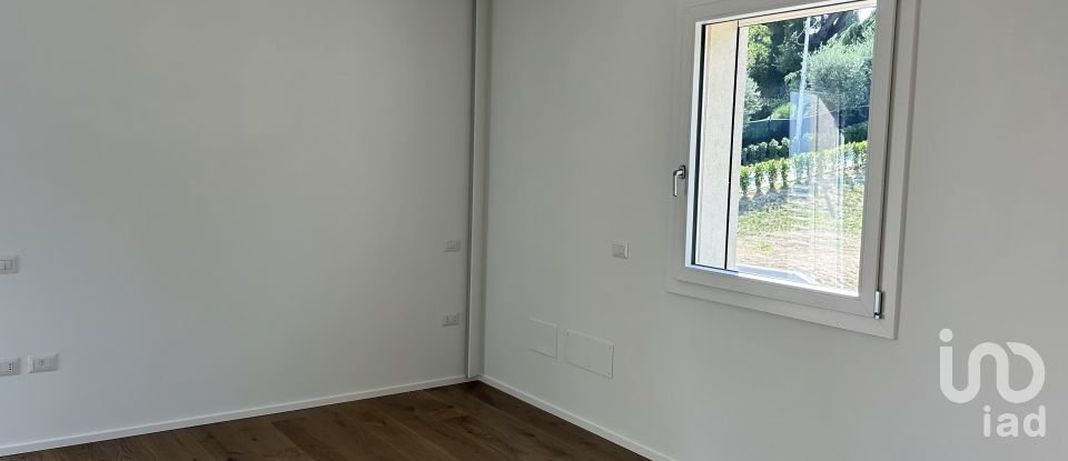 Casale 4 locali di 220 m² in Macerata (62100)
