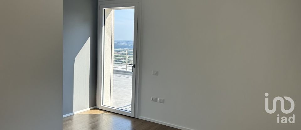 Casale 4 locali di 220 m² in Macerata (62100)