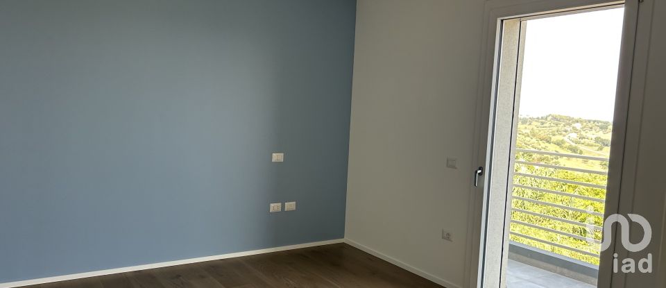 Casale 4 locali di 220 m² in Macerata (62100)