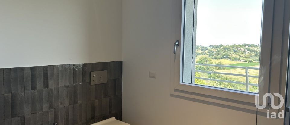 Casale 4 locali di 220 m² in Macerata (62100)