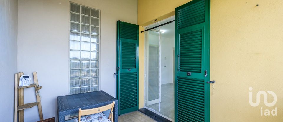 Apartment 5 rooms of 80 m² in Genova (16162)