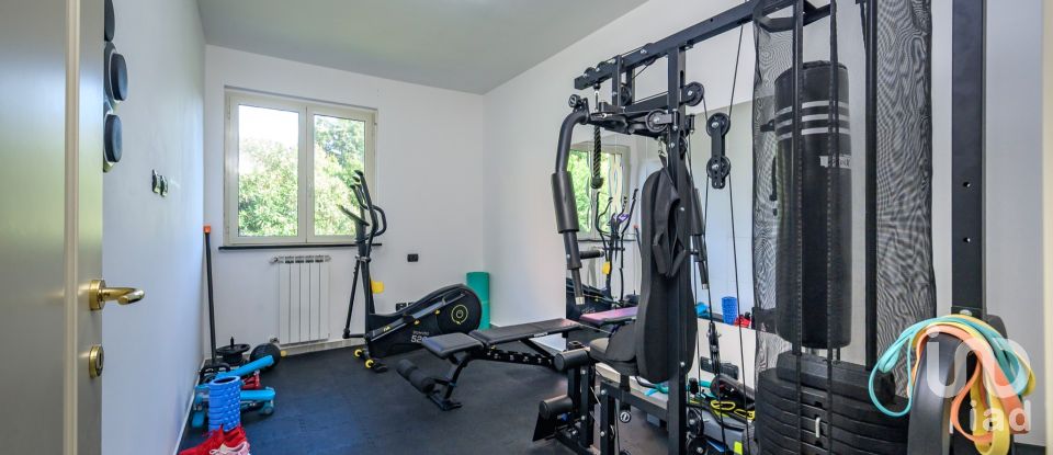 Apartment 5 rooms of 80 m² in Genova (16162)