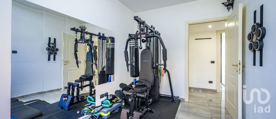 Apartment 5 rooms of 80 m² in Genova (16162)