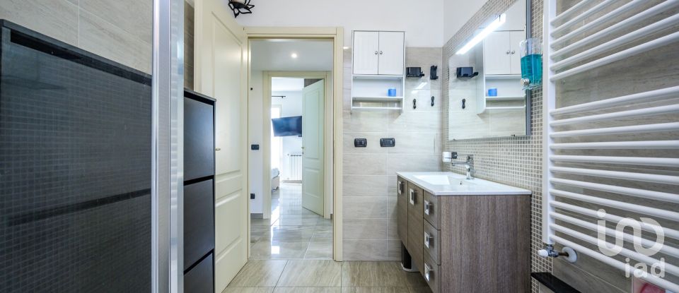 Apartment 5 rooms of 80 m² in Genova (16162)