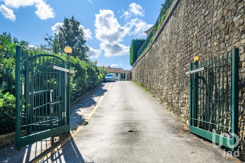 Apartment 5 rooms of 80 m² in Genova (16162)