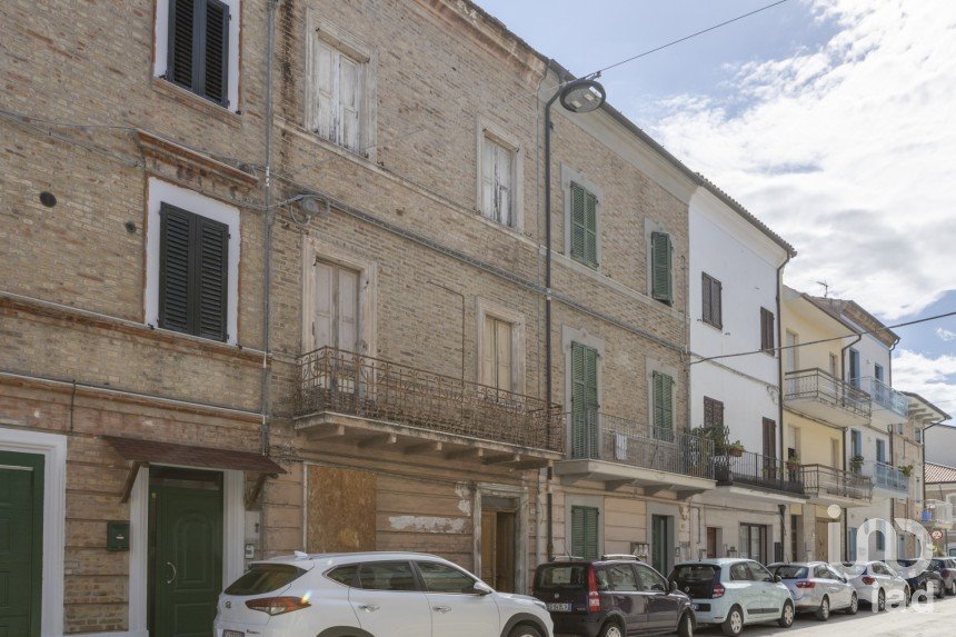 Casa indipendente / Villa 15 locali di 226 m² in Civitanova Marche (62012)