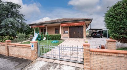 Farm 4 rooms of 137 m² in Ostellato (44020)