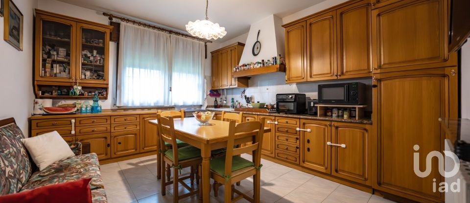 Casale 4 locali di 137 m² in Ostellato (44020)