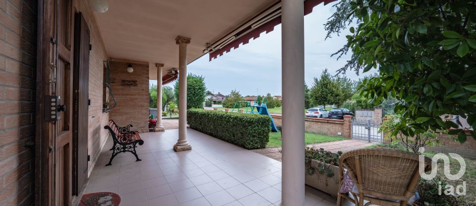 Casale 4 locali di 137 m² in Ostellato (44020)