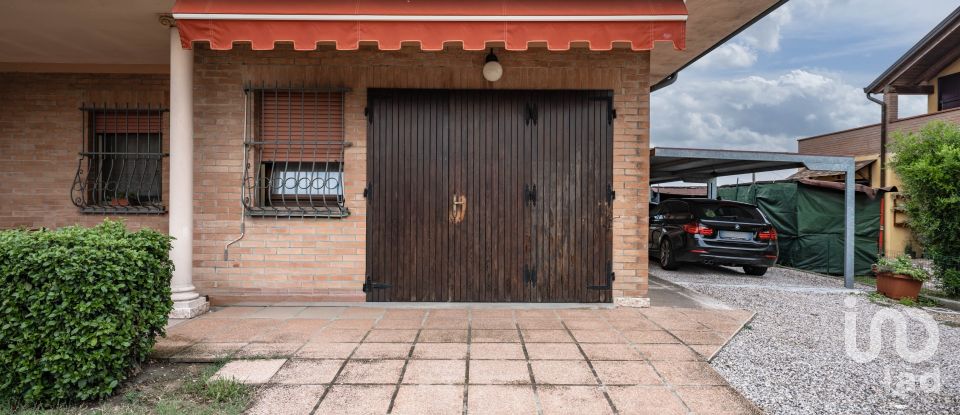 Casale 4 locali di 137 m² in Ostellato (44020)