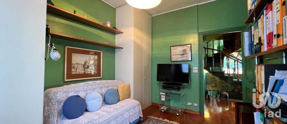 Casa indipendente 8 locali di 306 m² in Torino (10132)