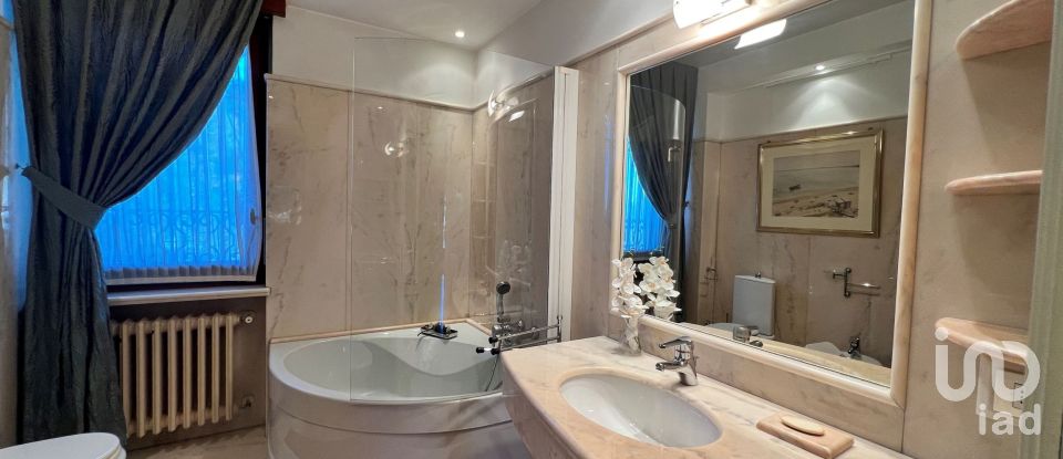 Casa indipendente 8 locali di 306 m² in Torino (10132)