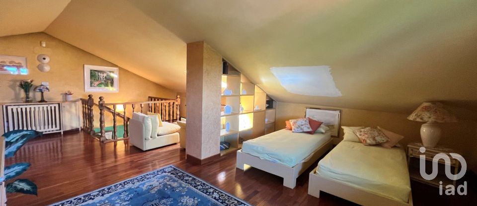 Casa indipendente 8 locali di 306 m² in Torino (10132)