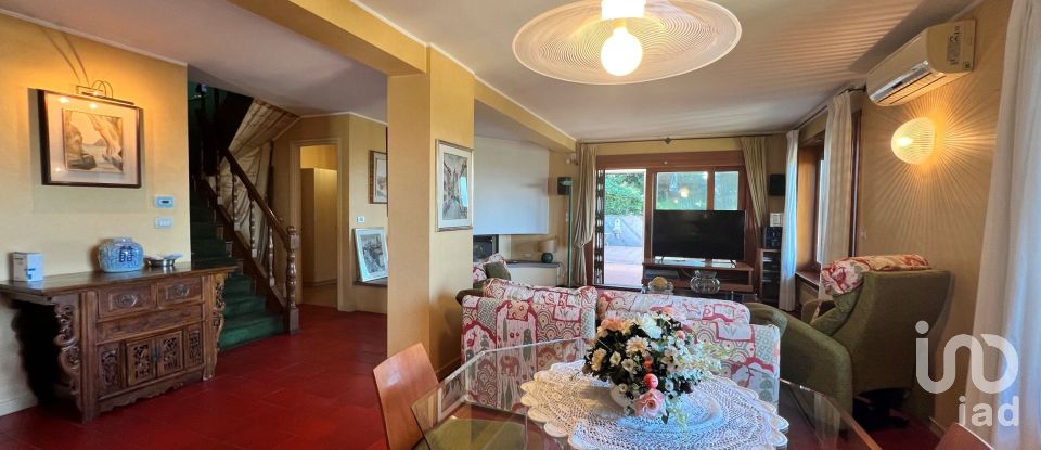 Casa indipendente 8 locali di 306 m² in Torino (10132)