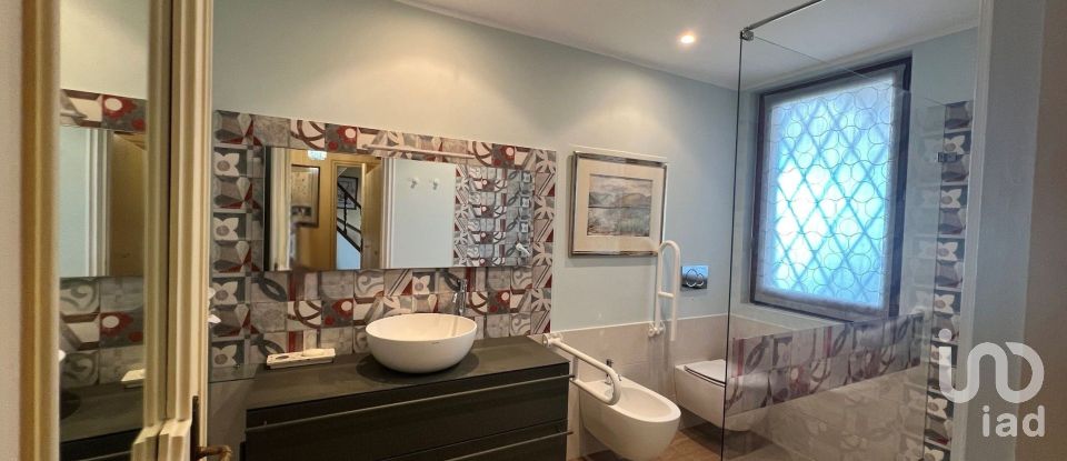 Casa indipendente 8 locali di 306 m² in Torino (10132)