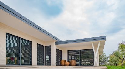 Casale 5 locali di 350 m² in Fermo (63900)