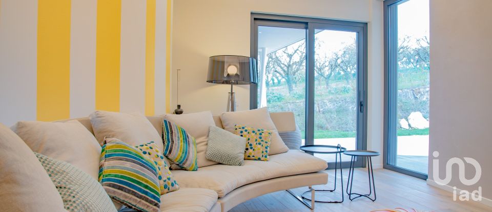 Casale 5 locali di 350 m² in Fermo (63900)