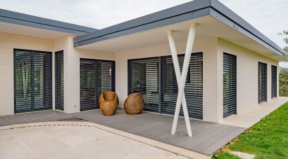 Casale 5 locali di 350 m² in Fermo (63900)