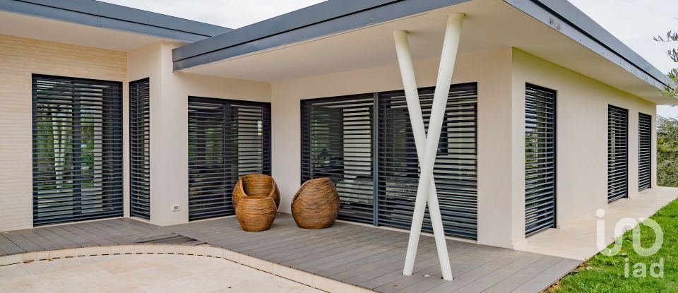 Casale 5 locali di 350 m² in Fermo (63900)