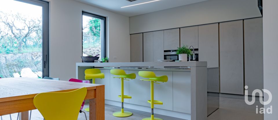 Casale 5 locali di 350 m² in Fermo (63900)