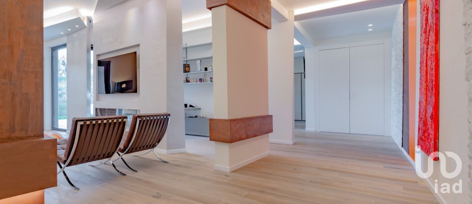 Casale 5 locali di 350 m² in Fermo (63900)