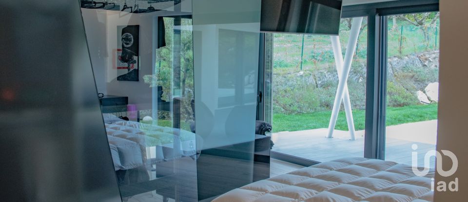 Casale 5 locali di 350 m² in Fermo (63900)