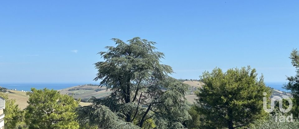 Casale 5 locali di 350 m² in Fermo (63900)