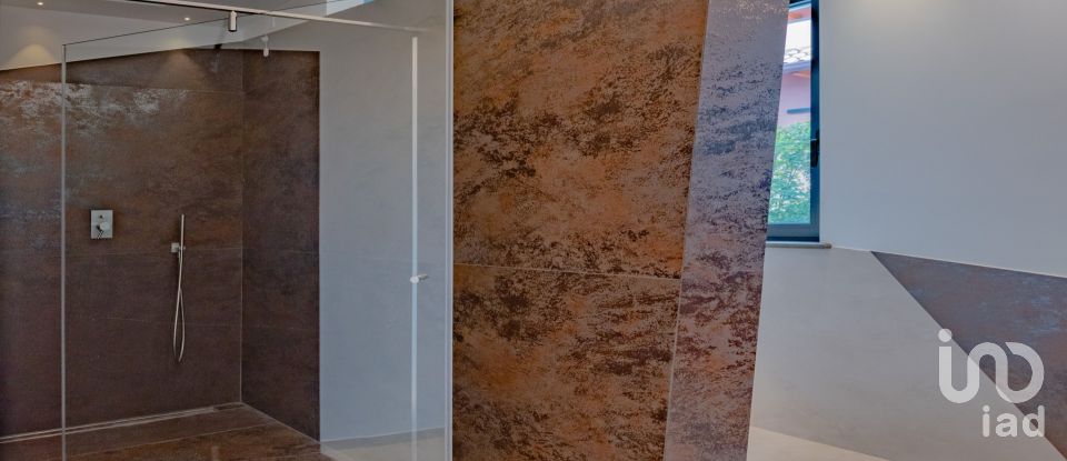 Casale 5 locali di 350 m² in Fermo (63900)