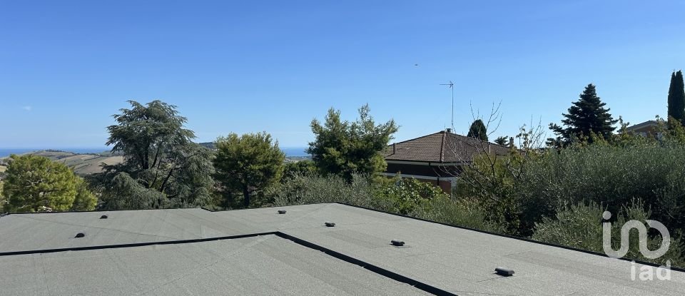 Casale 5 locali di 350 m² in Fermo (63900)