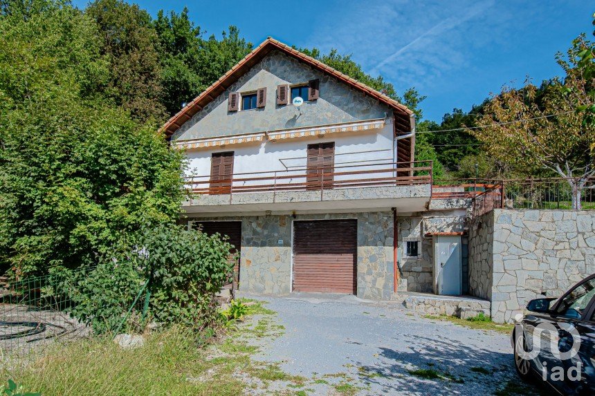 Villa Bifamiliare 13 locali di 190 m² in Ceranesi (16014)