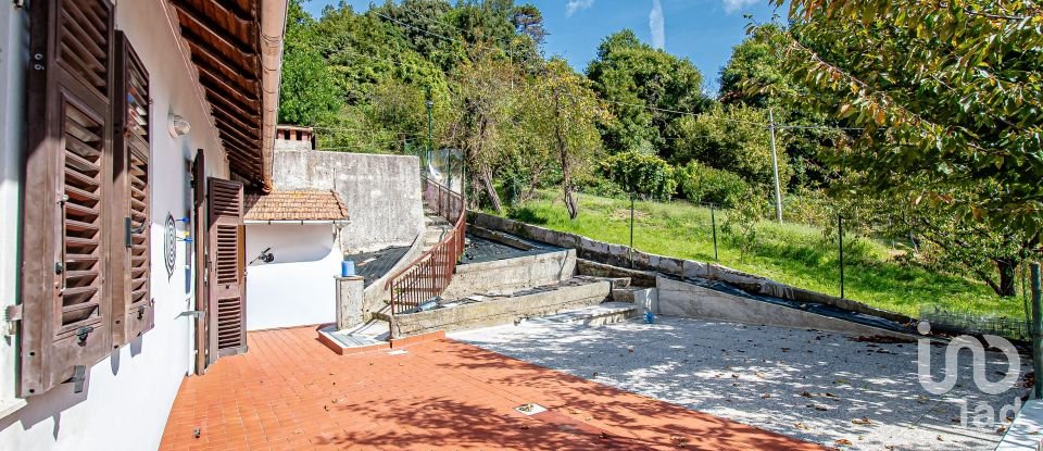 Villa Bifamiliare 13 locali di 190 m² in Ceranesi (16014)