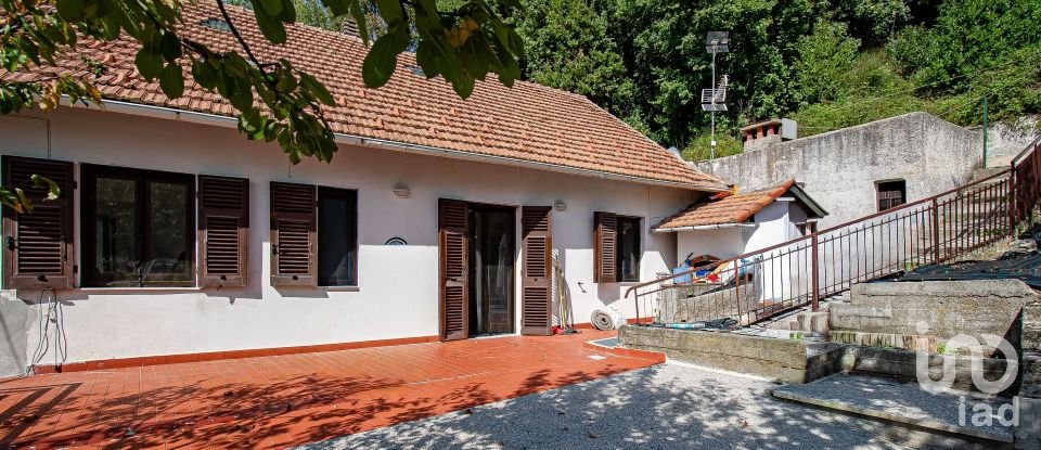 Villa Bifamiliare 13 locali di 190 m² in Ceranesi (16014)