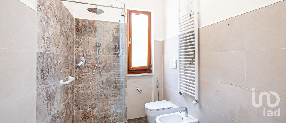 Villa Bifamiliare 13 locali di 190 m² in Ceranesi (16014)