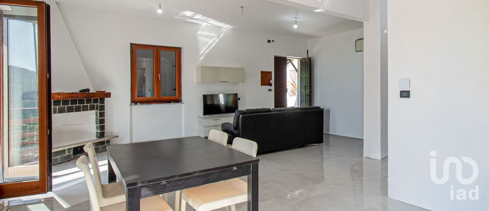 Villa Bifamiliare 13 locali di 190 m² in Ceranesi (16014)