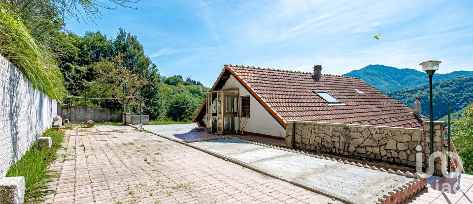 Villa Bifamiliare 13 locali di 190 m² in Ceranesi (16014)