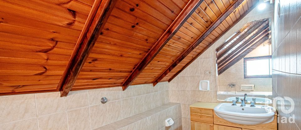 Villa Bifamiliare 13 locali di 190 m² in Ceranesi (16014)