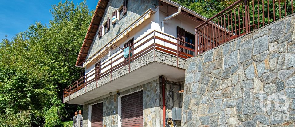 Villa Bifamiliare 13 locali di 190 m² in Ceranesi (16014)