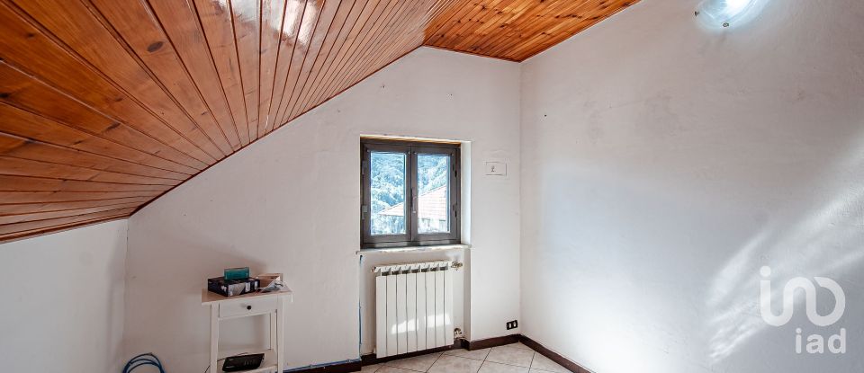 Villa Bifamiliare 13 locali di 190 m² in Ceranesi (16014)