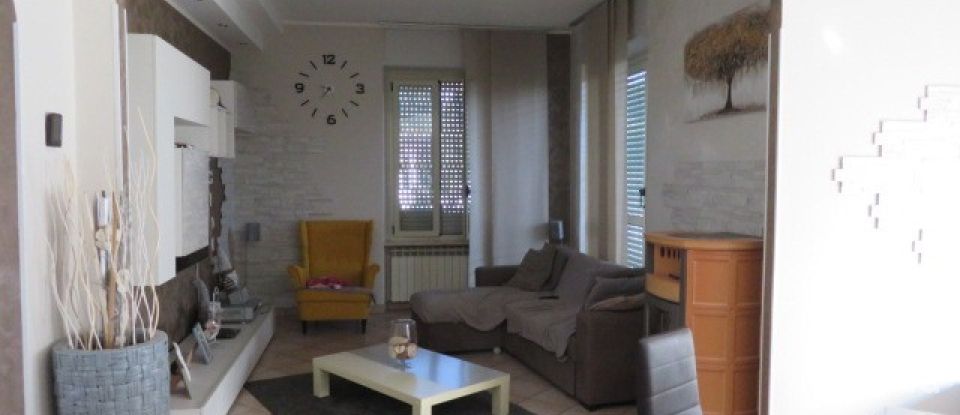 Farm 7 rooms of 254 m² in Scalenghe (10060)