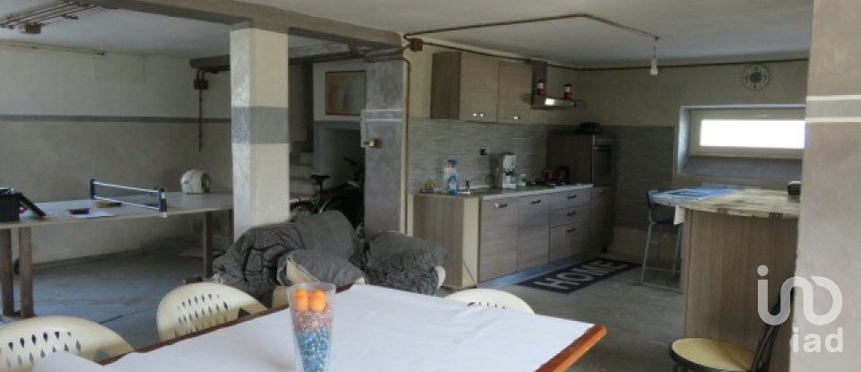 Farm 7 rooms of 254 m² in Scalenghe (10060)