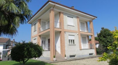 Casale 7 locali di 254 m² in Scalenghe (10060)