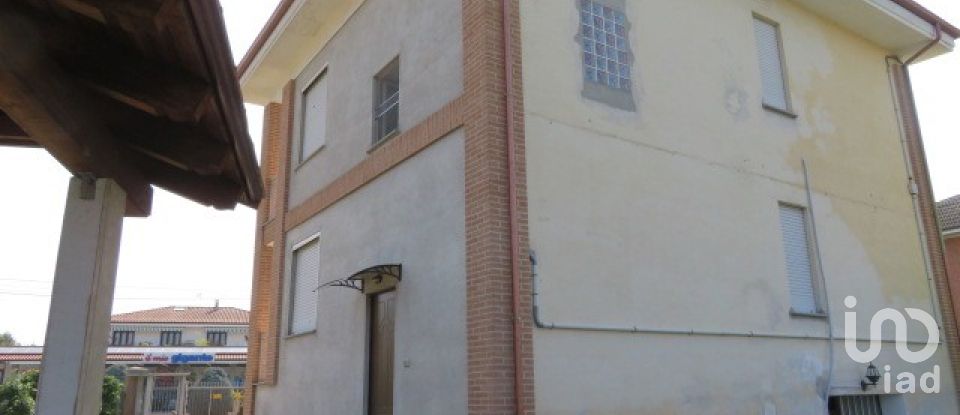 Farm 7 rooms of 254 m² in Scalenghe (10060)