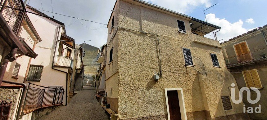 House 7 rooms of 110 m² in Serra d'Aiello (87030)
